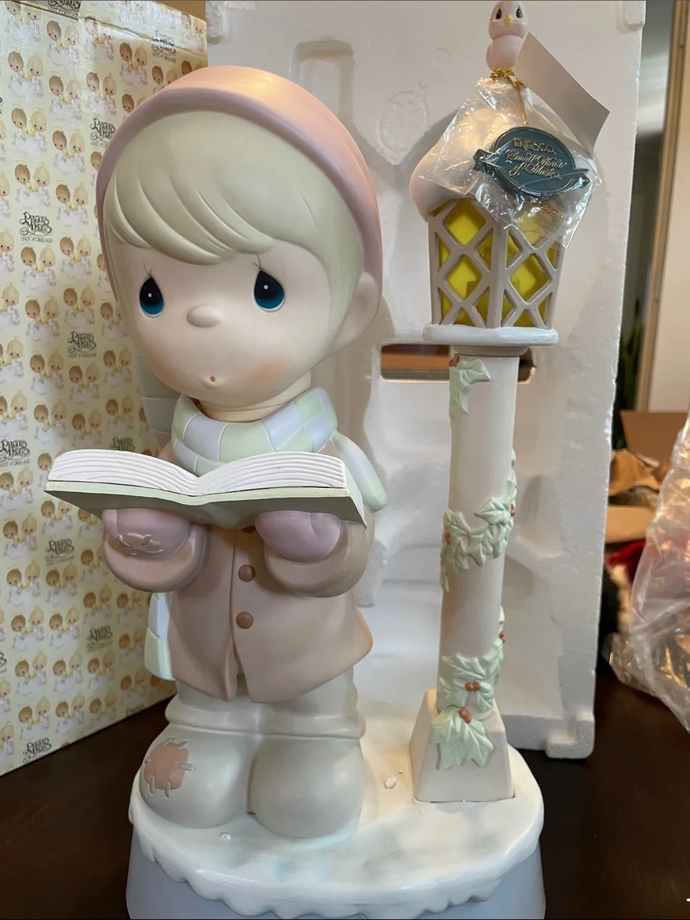 Precious Moments O Come All Ye Faithful Boy w Lightpost Animated Musical Display